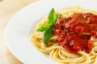 Rezanci sa cherry rajčicama i mažuranom