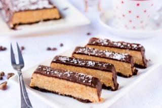 Topla čokoladna fudge torta